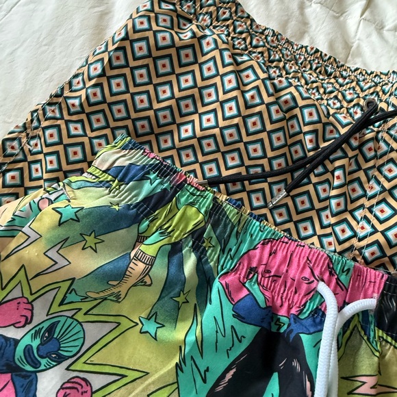 2x TOP Man Sz L - Lucha Libre Graphic
Sz XL - Geometric Design - Picture 2 of 11